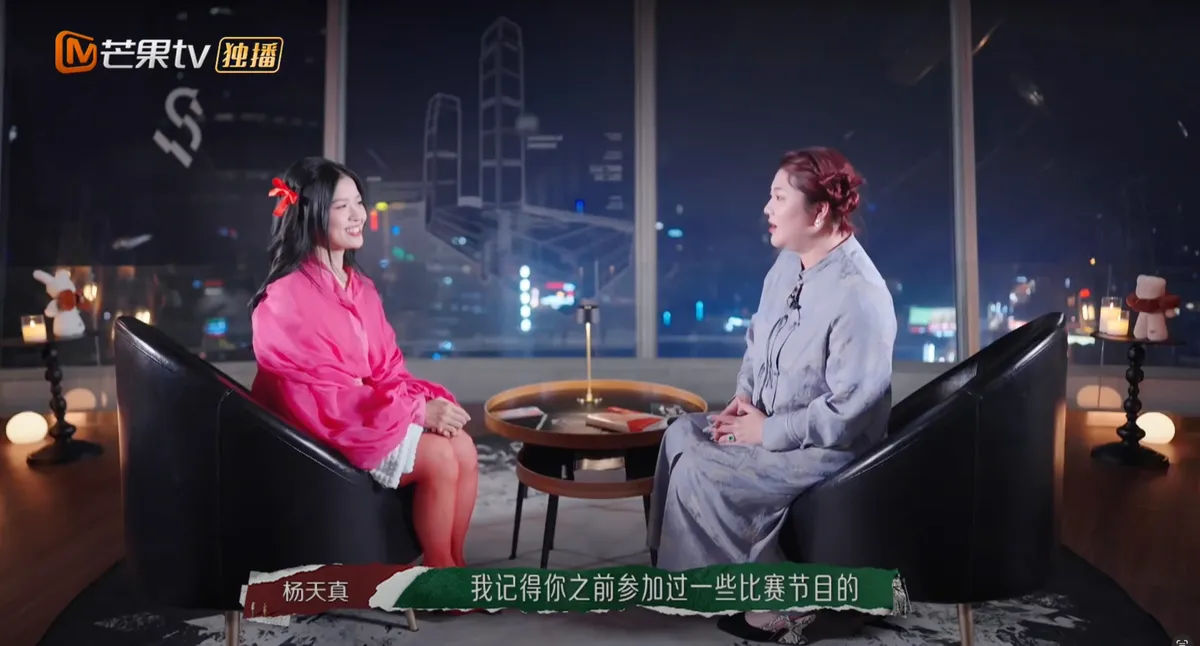 Suni Hạ Linh nói gì về Chi Pu trong talkshow tại Trung Quốc? - Ảnh 1.