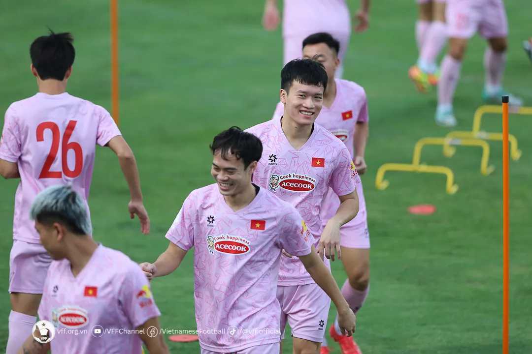 Tiền đạo Văn Toàn: “Đội tuyển Việt Nam cần chiến thắng để lấy lại niềm tin của người hâm mộ” - Ảnh 1. Tiền đạo Văn Toàn: “Đội tuyển Việt Nam cần chiến thắng để lấy lại niềm tin của người hâm mộ” - Ảnh 1.