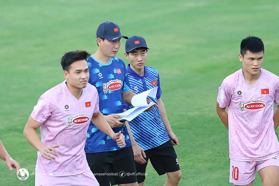 Tiền đạo Văn Toàn: “Đội tuyển Việt Nam cần chiến thắng để lấy lại niềm tin của người hâm mộ” - Ảnh 3. Tiền đạo Văn Toàn: “Đội tuyển Việt Nam cần chiến thắng để lấy lại niềm tin của người hâm mộ” - Ảnh 3.