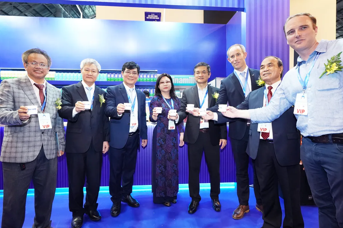 Vinamilk tạo nhiều dấu ấn tại triển l&atilde;m quốc tế ng&agrave;nh sữa 2024 - Ảnh 8.