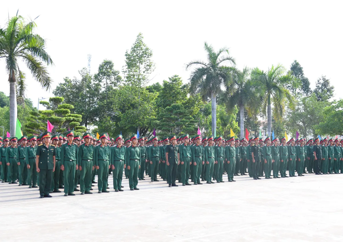 Chiến sĩ mới Trung đoàn 738 tự hào dưới Quân kỳ Quyết thắng - Ảnh 4.