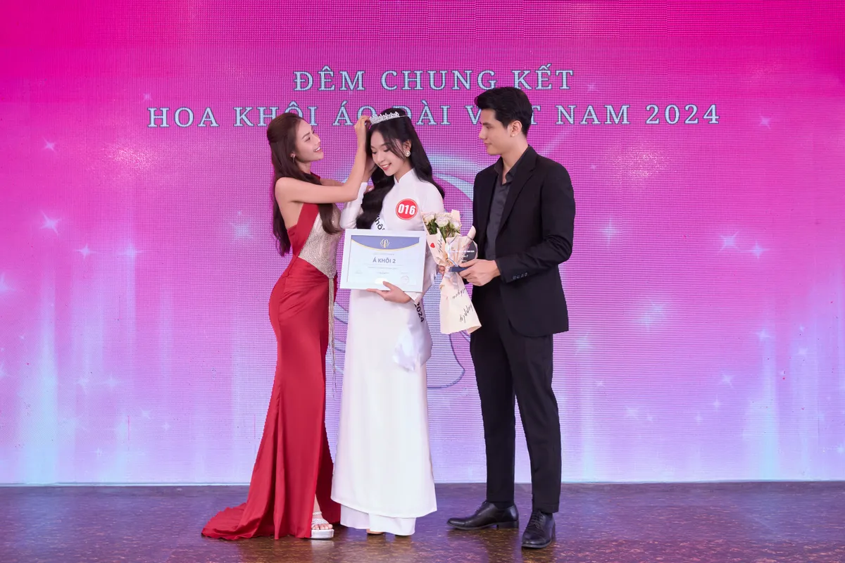 Thí sinh Miss Grand Vietnam 2022 đăng quang Á khôi Áo dài Việt Nam 2024 - Ảnh 1.