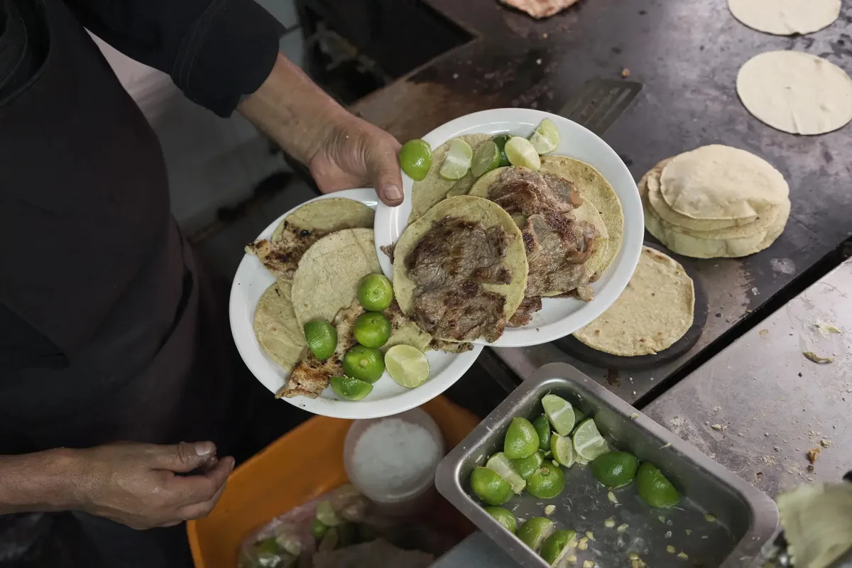 Quầy đồ ăn đường phố nhận sao Michelin - Ảnh 3.