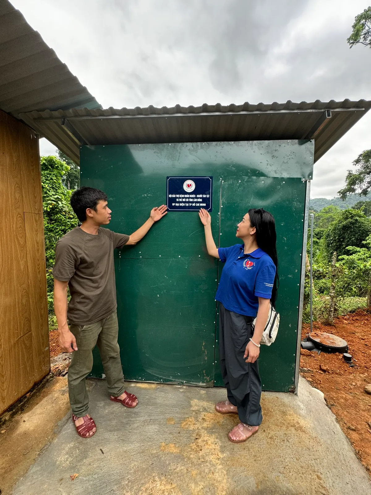 Quảng B&igrave;nh: Trao qu&agrave; cho học sinh v&agrave; đồng b&agrave;o DTTS gặp kh&oacute; khăn - Ảnh 3.