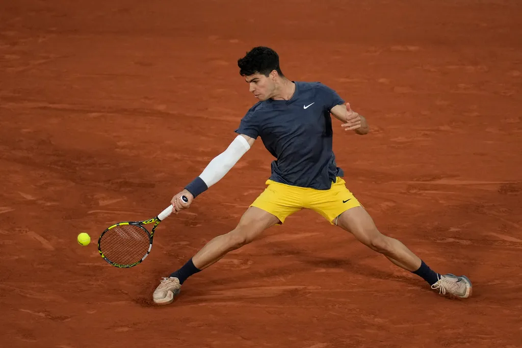 Jannik Sinner chạm trán Carlos Alcaraz tại bán kết Pháp mở rộng 2024 - Ảnh 3. Jannik Sinner chạm trán Carlos Alcaraz tại bán kết Pháp mở rộng 2024 - Ảnh 3.