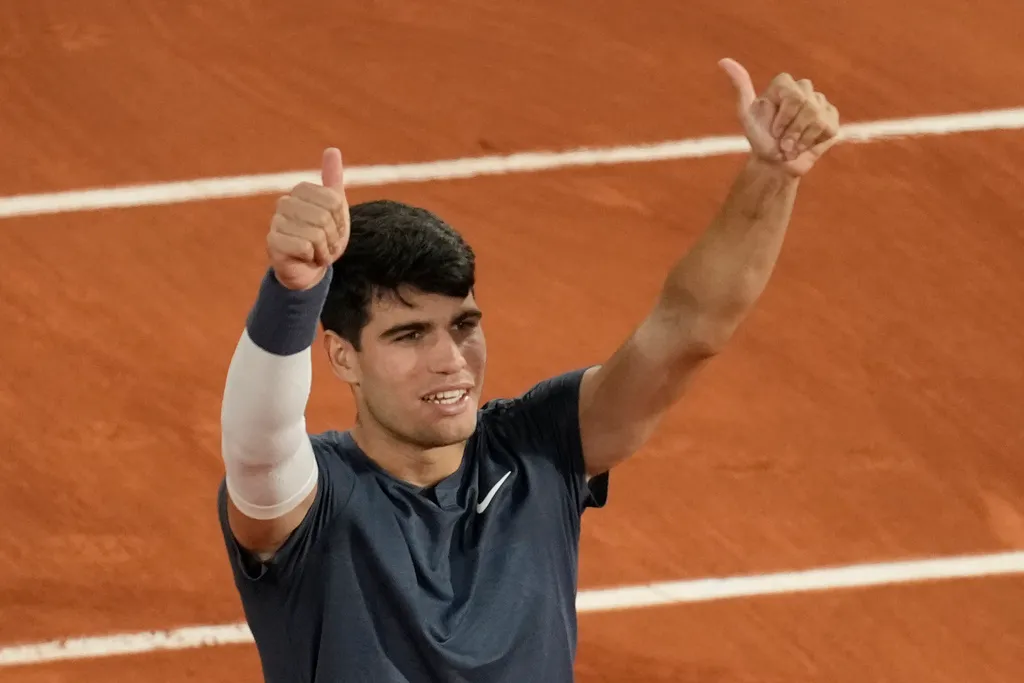 Jannik Sinner chạm trán Carlos Alcaraz tại bán kết Pháp mở rộng 2024 - Ảnh 5. Jannik Sinner chạm trán Carlos Alcaraz tại bán kết Pháp mở rộng 2024 - Ảnh 5.