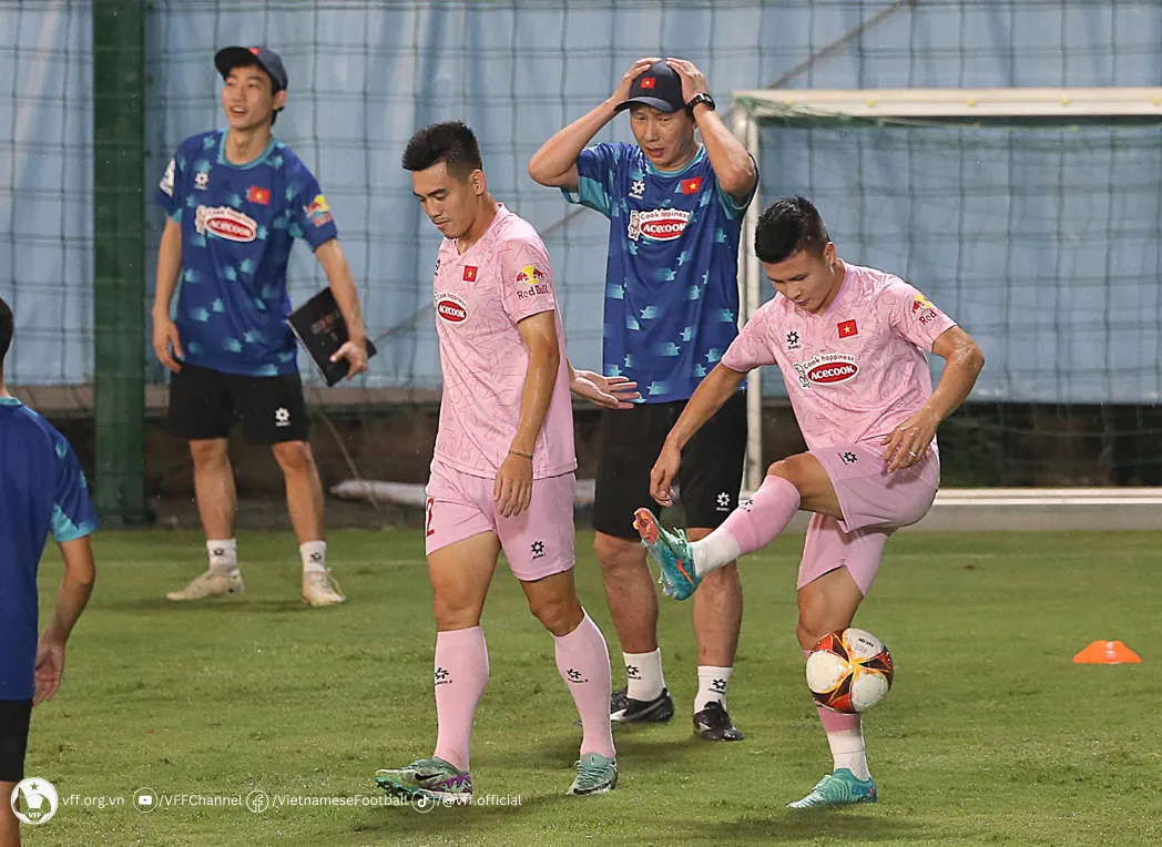 Tiền vệ Quang Hải: “Sự ủng hộ của người hâm mộ tạo động lực lớn cho đội tuyển Việt Nam” - Ảnh 3. Tiền vệ Quang Hải: “Sự ủng hộ của người hâm mộ tạo động lực lớn cho đội tuyển Việt Nam” - Ảnh 3.