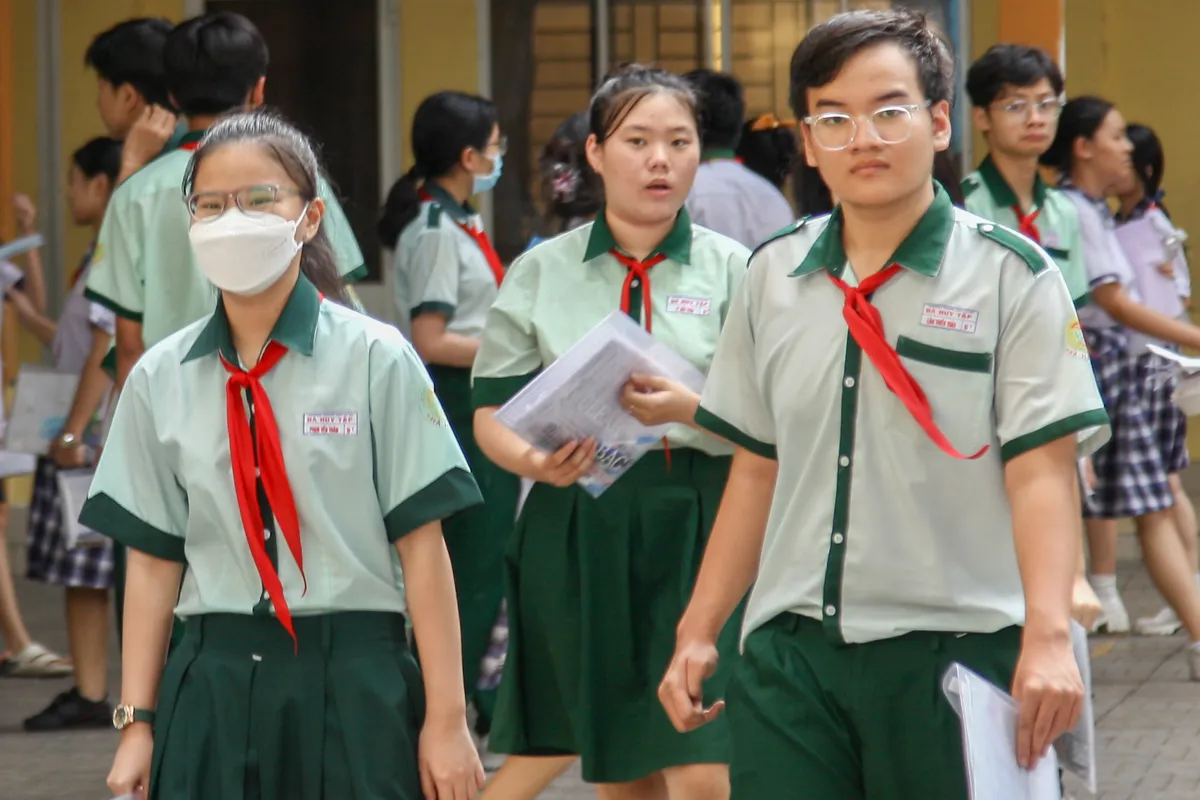 TP Hồ Chí Minh: Thí sinh hào hứng qua hai môn Ngữ Văn, Ngoại ngữ - Ảnh 7.