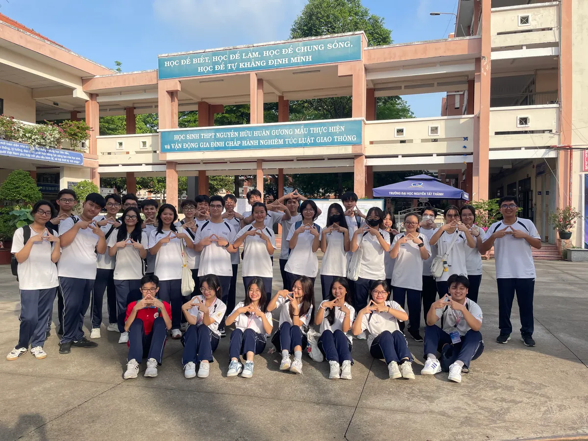 TP Hồ Chí Minh: Tình yêu biển đảo vào đề thi môn Ngữ văn Kỳ thi tuyển sinh lớp 10 - Ảnh 3.