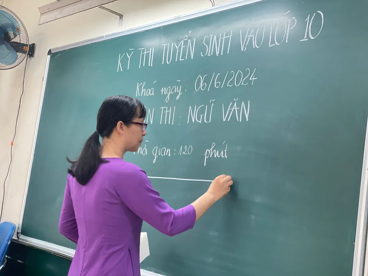 Bộ GD&ĐT: Kh&ocirc;ng bỏ SGK cũ, kh&ocirc;ng g&ograve; phương ph&aacute;p dạy học- Ảnh 1.