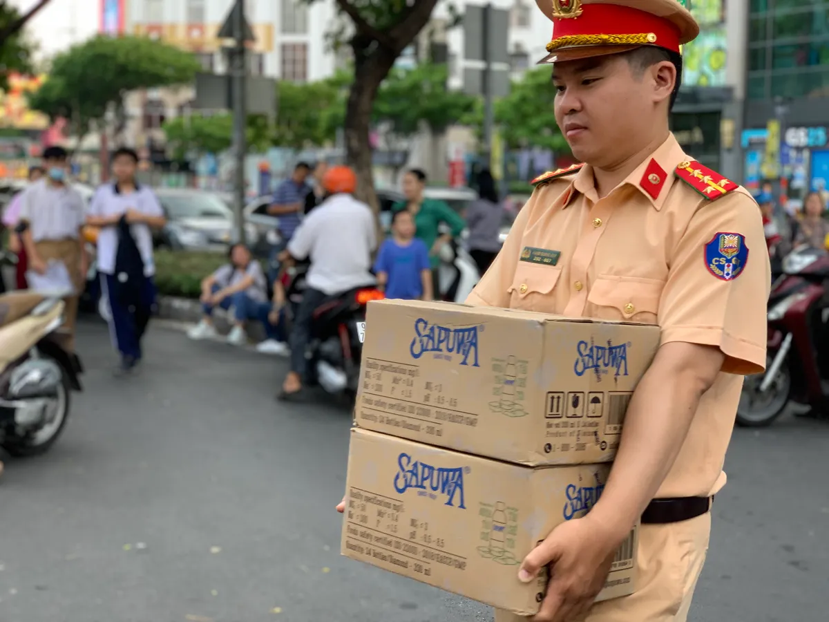 Ngày thi đầu tiên Kỳ thi tuyển sinh lớp 10 TP Hồ Chí Minh chính thức bắt đầu - Ảnh 3.