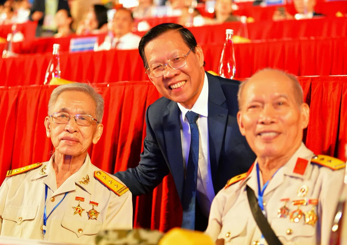 Các cựu chiến binh Rừng Sác xúc động khi xem “Chuyến tàu huyền thoại” - Ảnh 1.