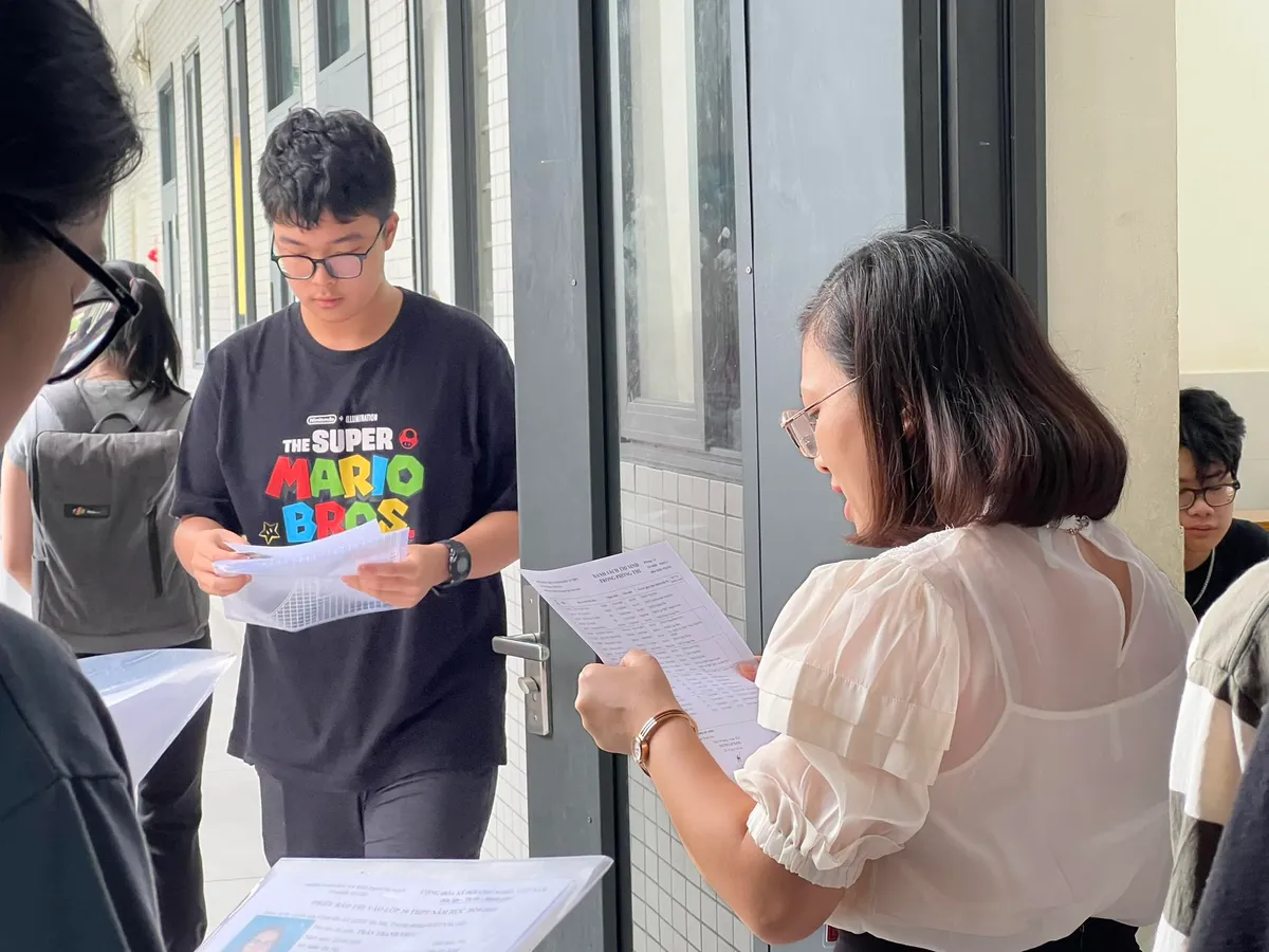 S&aacute;ng nay (29/5), gần 125.000 th&iacute; sinh H&agrave; Nội l&agrave;m thủ tục dự thi v&agrave;o lớp 10 - Ảnh 2.