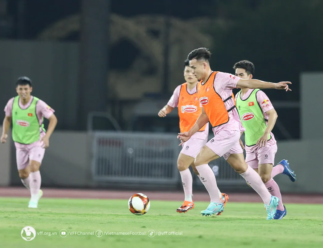 ĐT Việt Nam tập buổi đầu ti&ecirc;n tại Basra, quyết t&acirc;m vượt qua thử th&aacute;ch để gi&agrave;nh chiến thắng - Ảnh 4.