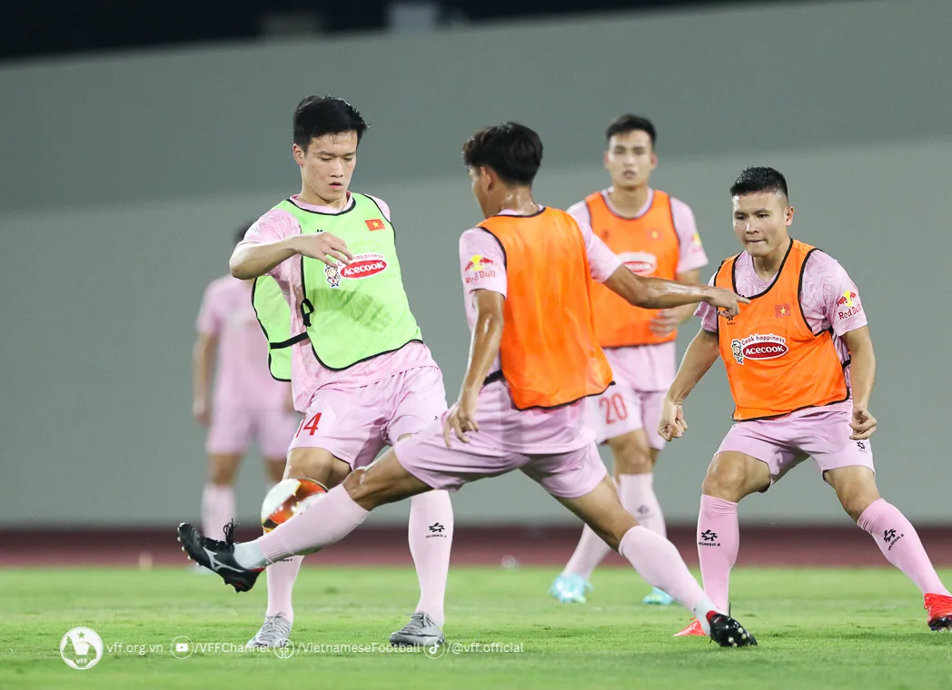 ĐT Việt Nam tập buổi đầu ti&ecirc;n tại Basra, quyết t&acirc;m vượt qua thử th&aacute;ch để gi&agrave;nh chiến thắng - Ảnh 2.