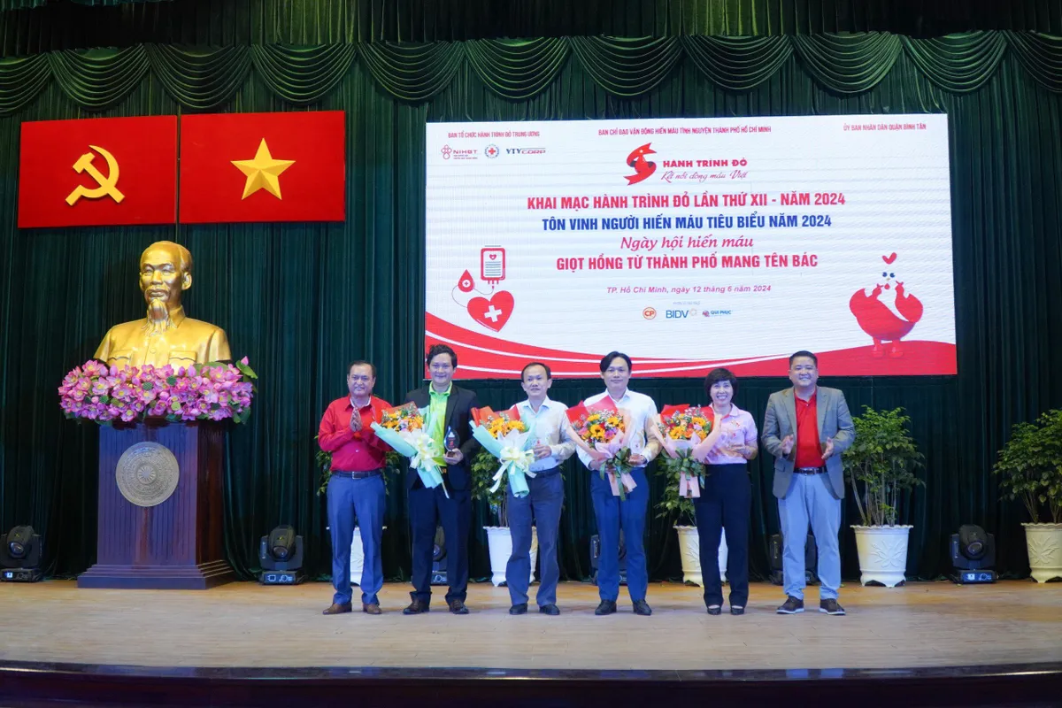 Khai mạc ngày hội hiến máu Giọt hồng từ Thành phố mang tên Bác - Ảnh 5.