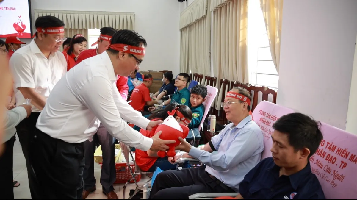 Khai mạc ngày hội hiến máu Giọt hồng từ Thành phố mang tên Bác - Ảnh 2.