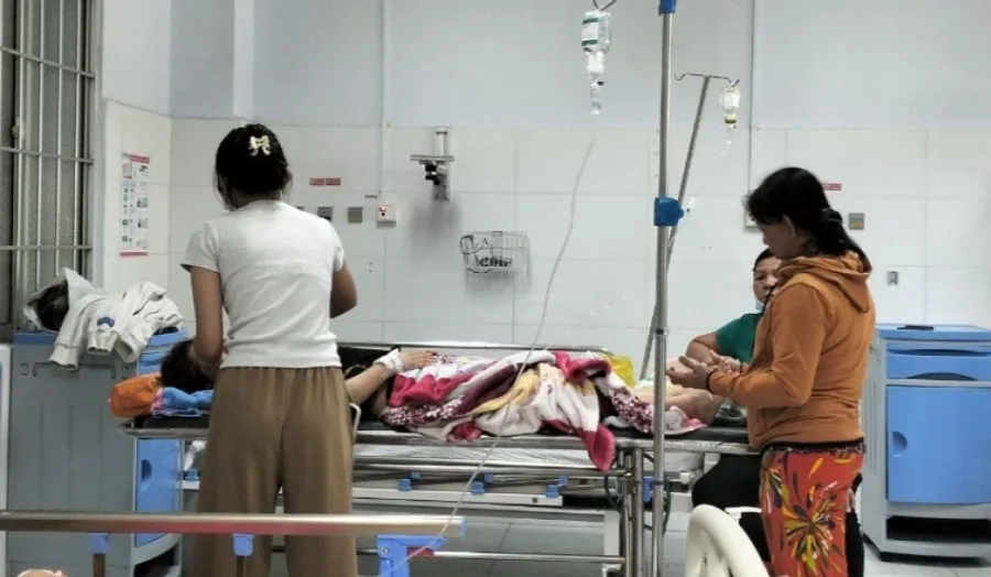Bắt thanh niên đâm 2 người hàng xóm thương vong - Ảnh 2. Bắt thanh niên đâm 2 người hàng xóm thương vong - Ảnh 2.