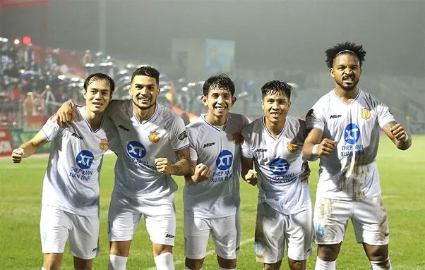 V-League 2024 trở lại: Kỳ vọng một trong những vòng đấu hấp dẫn nhất mùa giải - Ảnh 3. V-League 2024 trở lại: Kỳ vọng một trong những vòng đấu hấp dẫn nhất mùa giải - Ảnh 3.