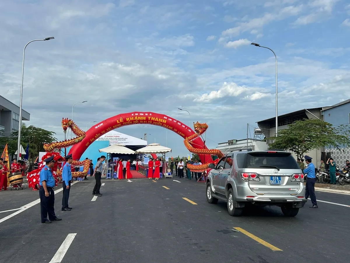 Khánh thành tuyến tránh thành phố Long Xuyên, An Giang - Ảnh 1.
