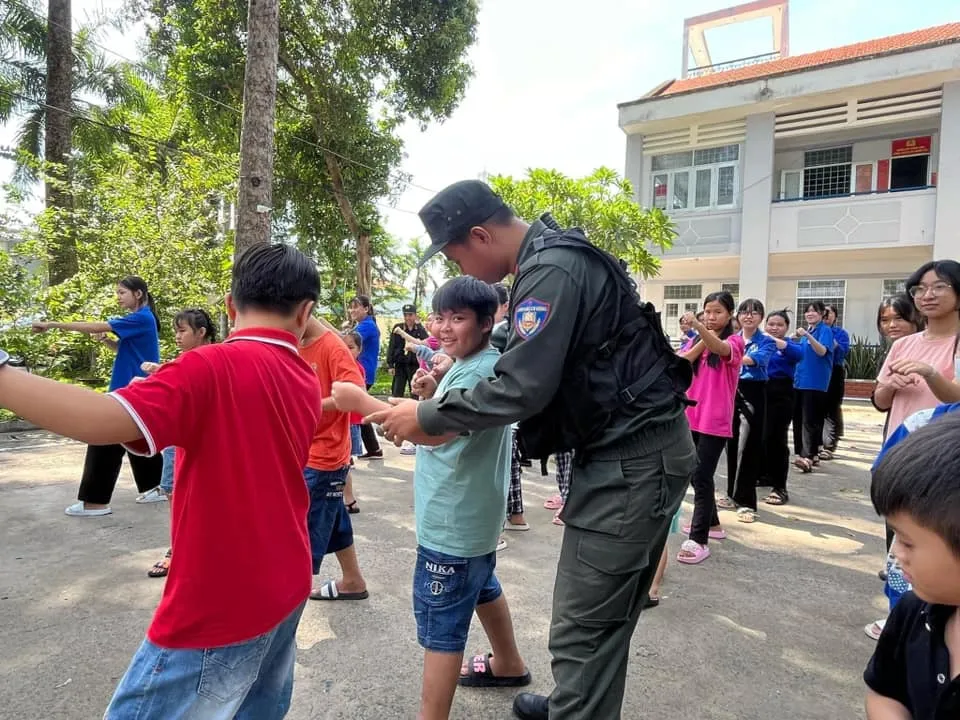 Sôi nổi các hoạt động rèn luyện kĩ năng cho thanh thiếu niên trong dịp hè - Ảnh 2.