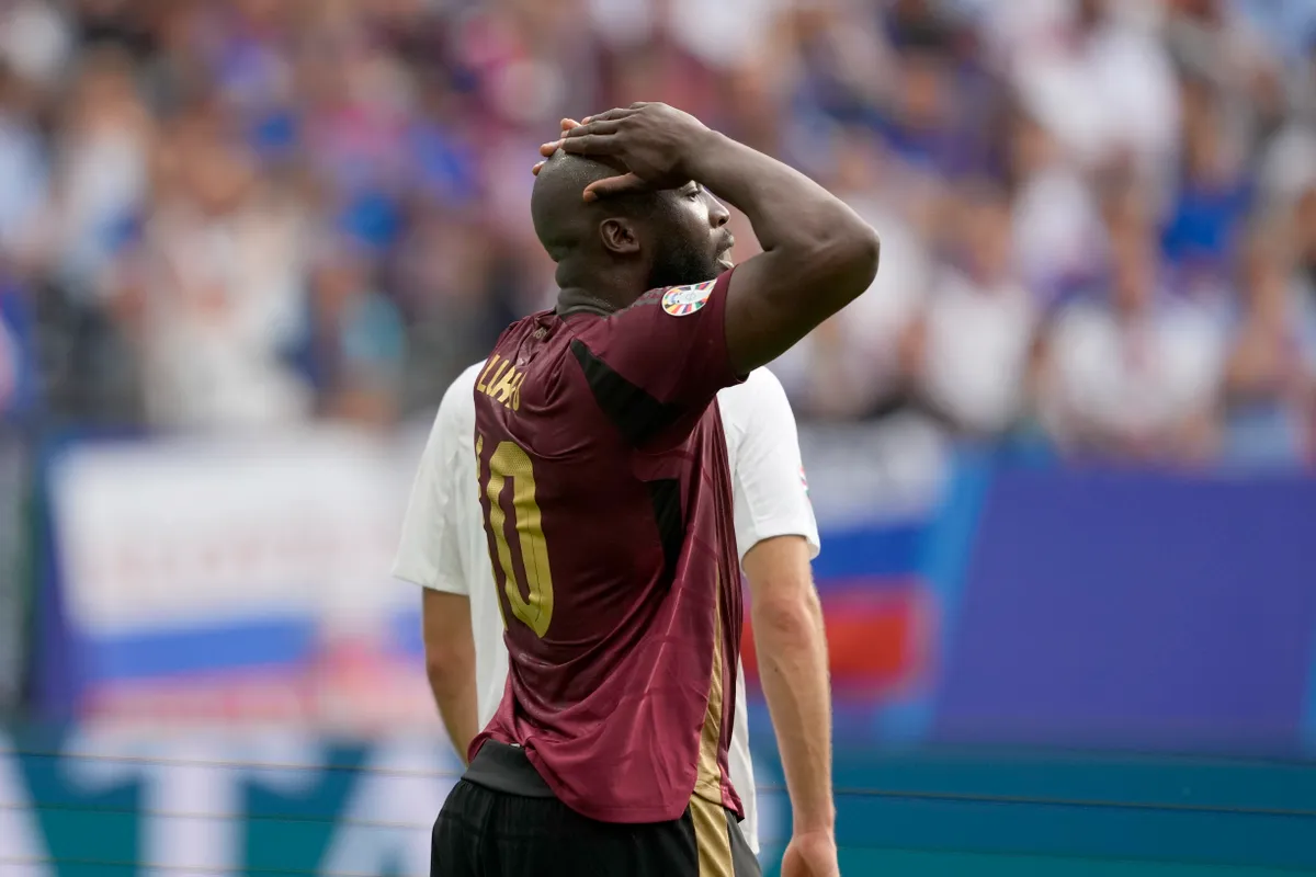 Không phải Lukaku, Trossard mới là tâm điểm chỉ trích sau thất bại của Bỉ trước Slovakia - Ảnh 1. Không phải Lukaku, Trossard mới là tâm điểm chỉ trích sau thất bại của Bỉ trước Slovakia - Ảnh 1.