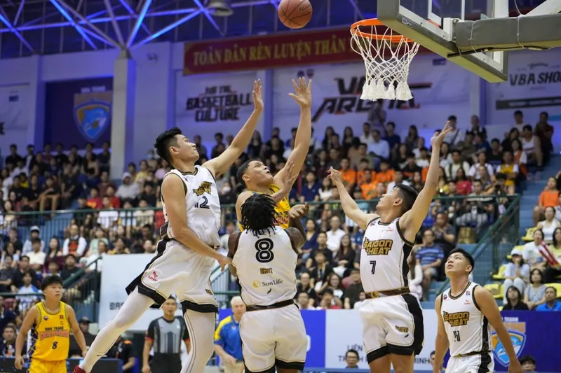 Saigon Heat giành chiến thắng tại trận khai mạc VBA 2024 - Ảnh 2. Saigon Heat giành chiến thắng tại trận khai mạc VBA 2024 - Ảnh 2.