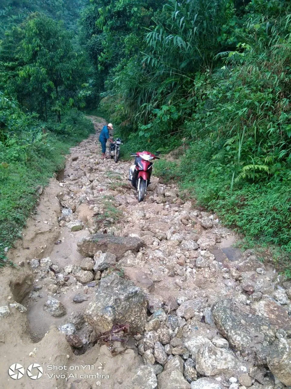 Mưa rất lớn gây sạt lở, thiệt hại nặng nề ở Hà Giang - Ảnh 4.