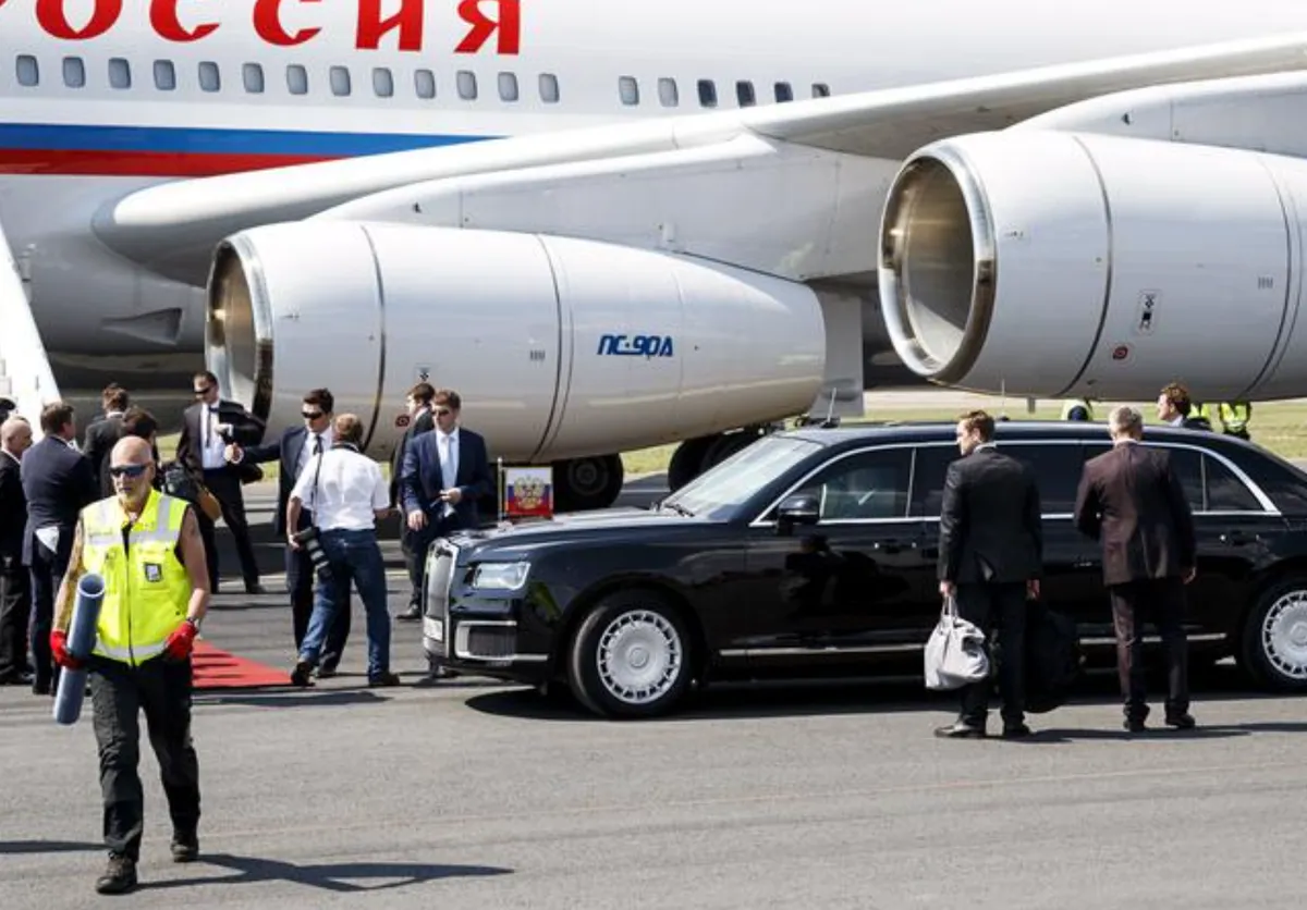 Điều &iacute;t biết về chuy&ecirc;n cơ chở Tổng thống Nga Putin - Ảnh 4.