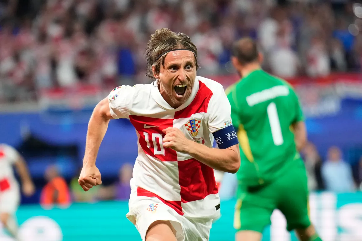 Luka Modric cân nhắc chia tay Croatia sau thất bại ở Euro 2024 - Ảnh 1. Luka Modric cân nhắc chia tay Croatia sau thất bại ở Euro 2024 - Ảnh 1.