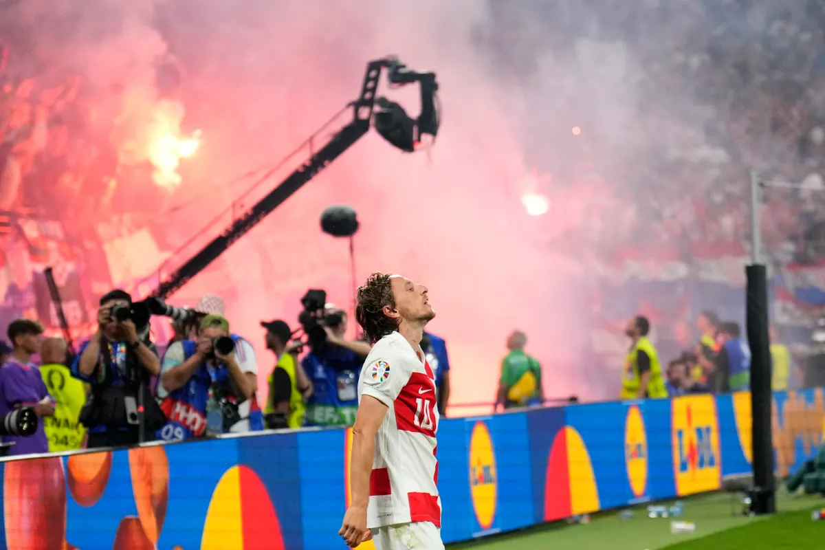 Luka Modric cân nhắc chia tay Croatia sau thất bại ở Euro 2024 - Ảnh 2. Luka Modric cân nhắc chia tay Croatia sau thất bại ở Euro 2024 - Ảnh 2.