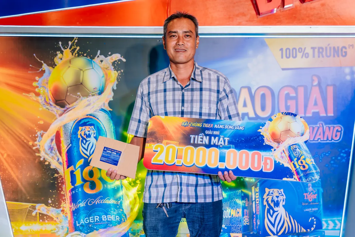 Tr&uacute;ng 20 triệu ngay trong đ&aacute;m tiệc, người đ&agrave;n &ocirc;ng bất ngờ kh&ocirc;ng tin l&agrave; sự thật - Ảnh 3.