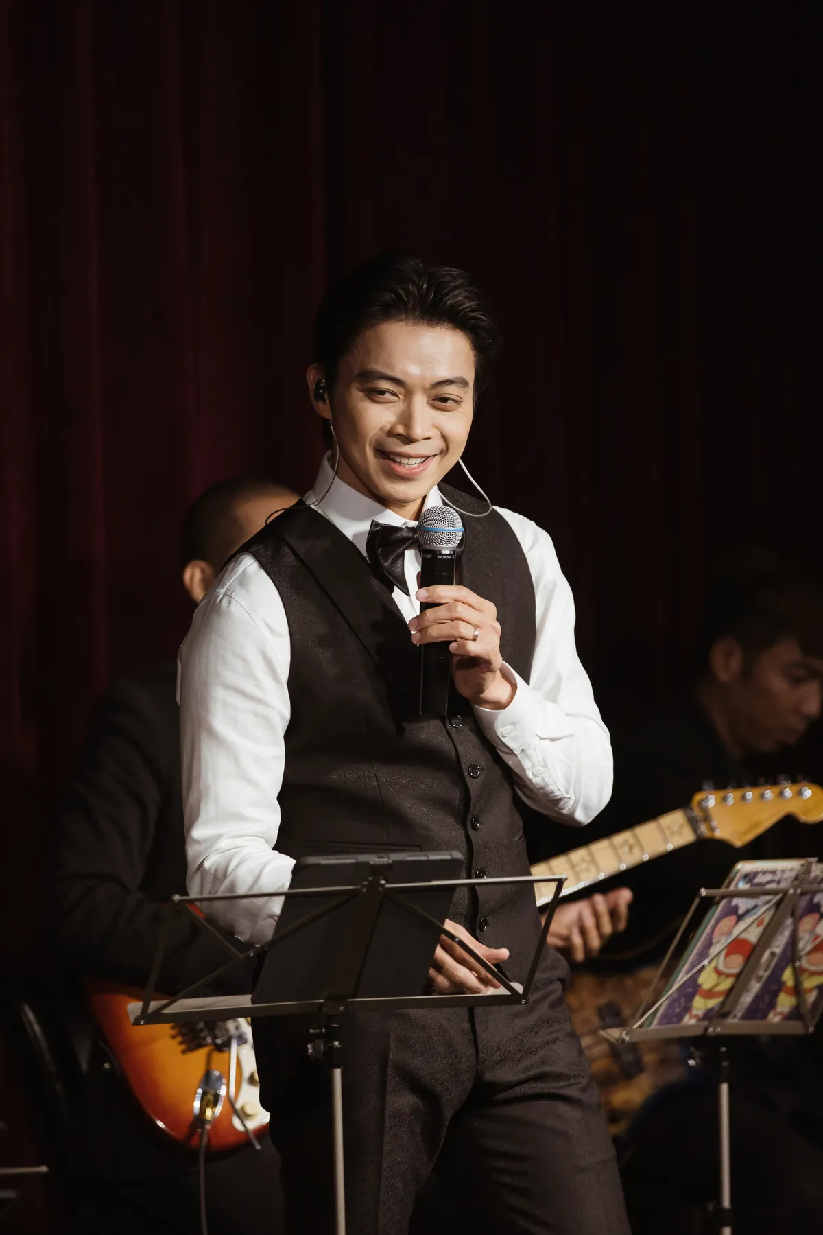 L&acirc;n Nh&atilde; - Người kể chuyện bằng những bản t&igrave;nh ca cũ - Ảnh 4.