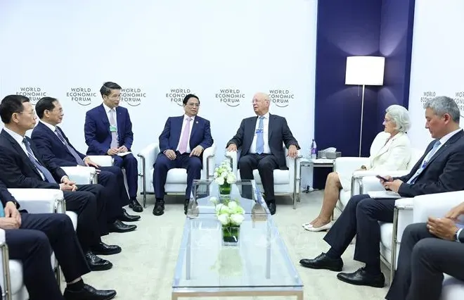 GS. Klaus Schwab: Diễn đàn Kinh tế Thế giới nhìn nhận Việt Nam là một hình mẫu - Ảnh 1.