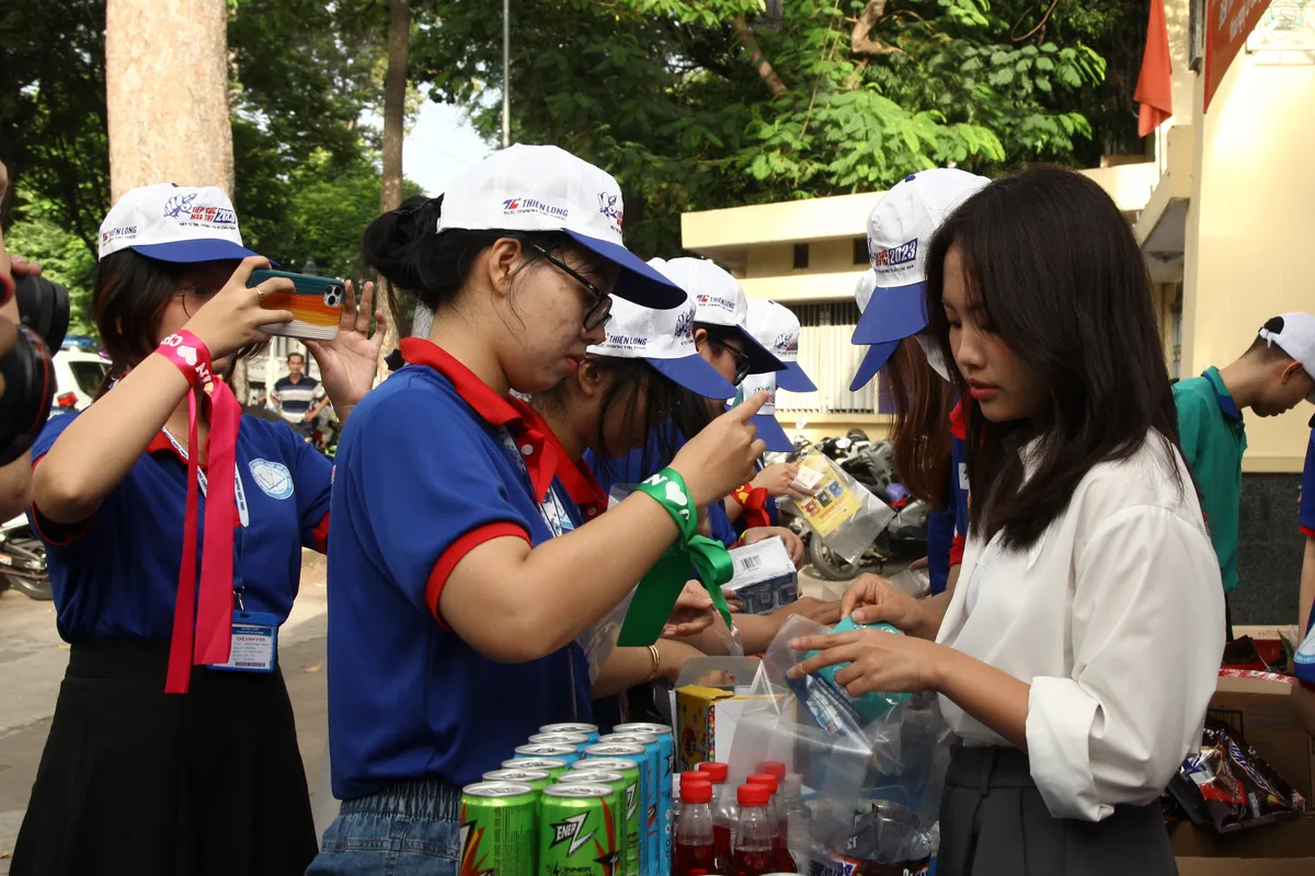 CSGT TP Hồ Chí Minh đảm bảo an toàn cho kỳ thi THPT 2024 - Ảnh 3.