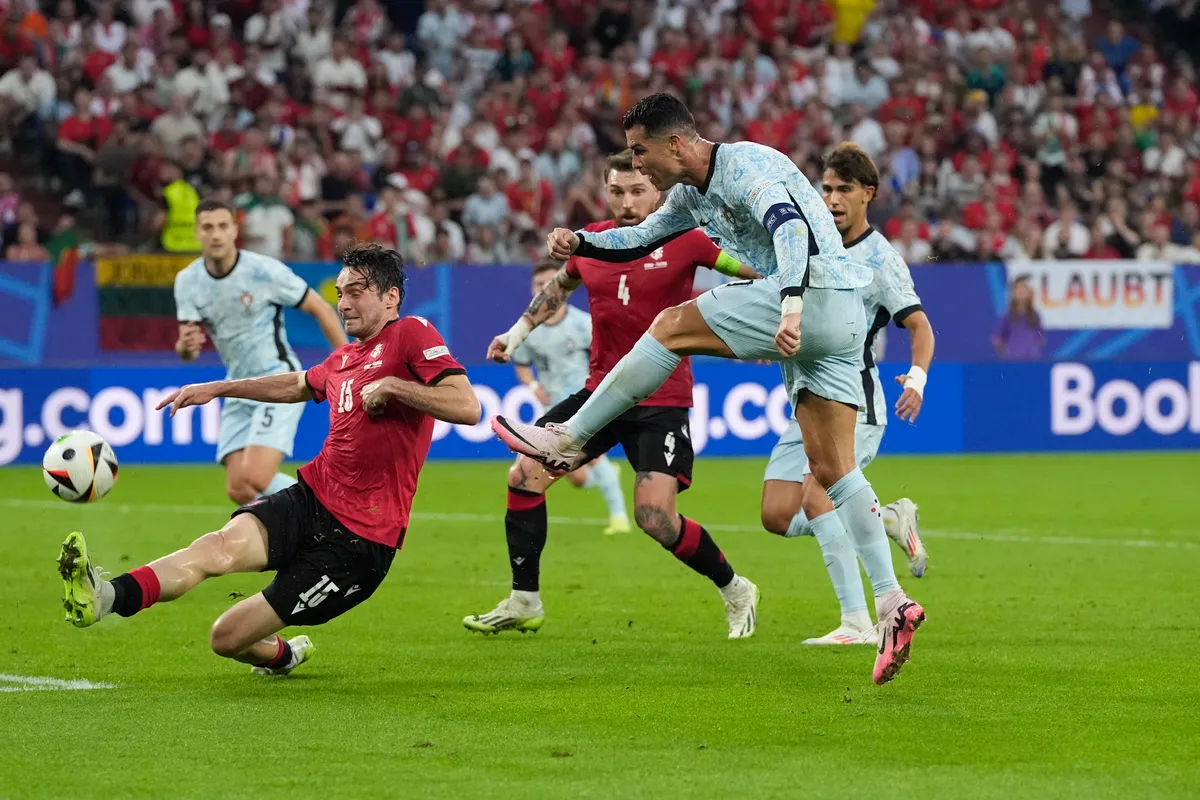 Ronaldo lập kỷ lục tịt ngòi sau vòng bảng Euro 2024 - Ảnh 2.