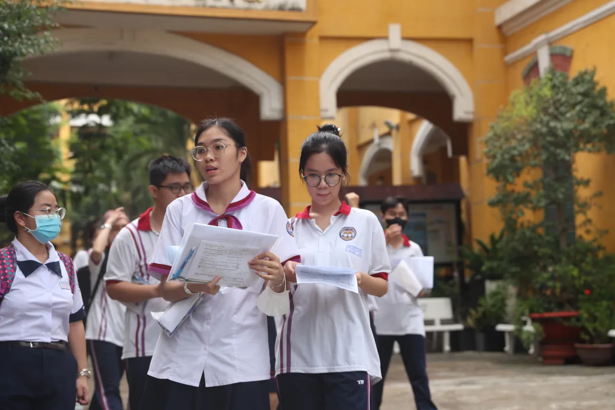 TP Hồ Chí Minh: Thí sinh nhận xét đề thi môn Toán không quá khó nhưng vẫn có tính phân hóa cao - Ảnh 2.