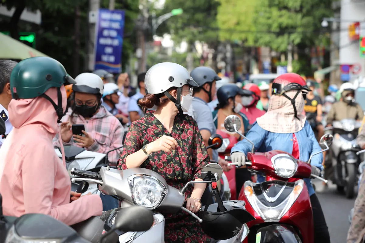 Kh&aacute;nh H&ograve;a: Ng&agrave;y thi đầu ti&ecirc;n diễn ra an to&agrave;n, nghi&ecirc;m t&uacute;c - Phụ huynh thở ph&agrave;o nhẹ nh&otilde;m - Ảnh 4.