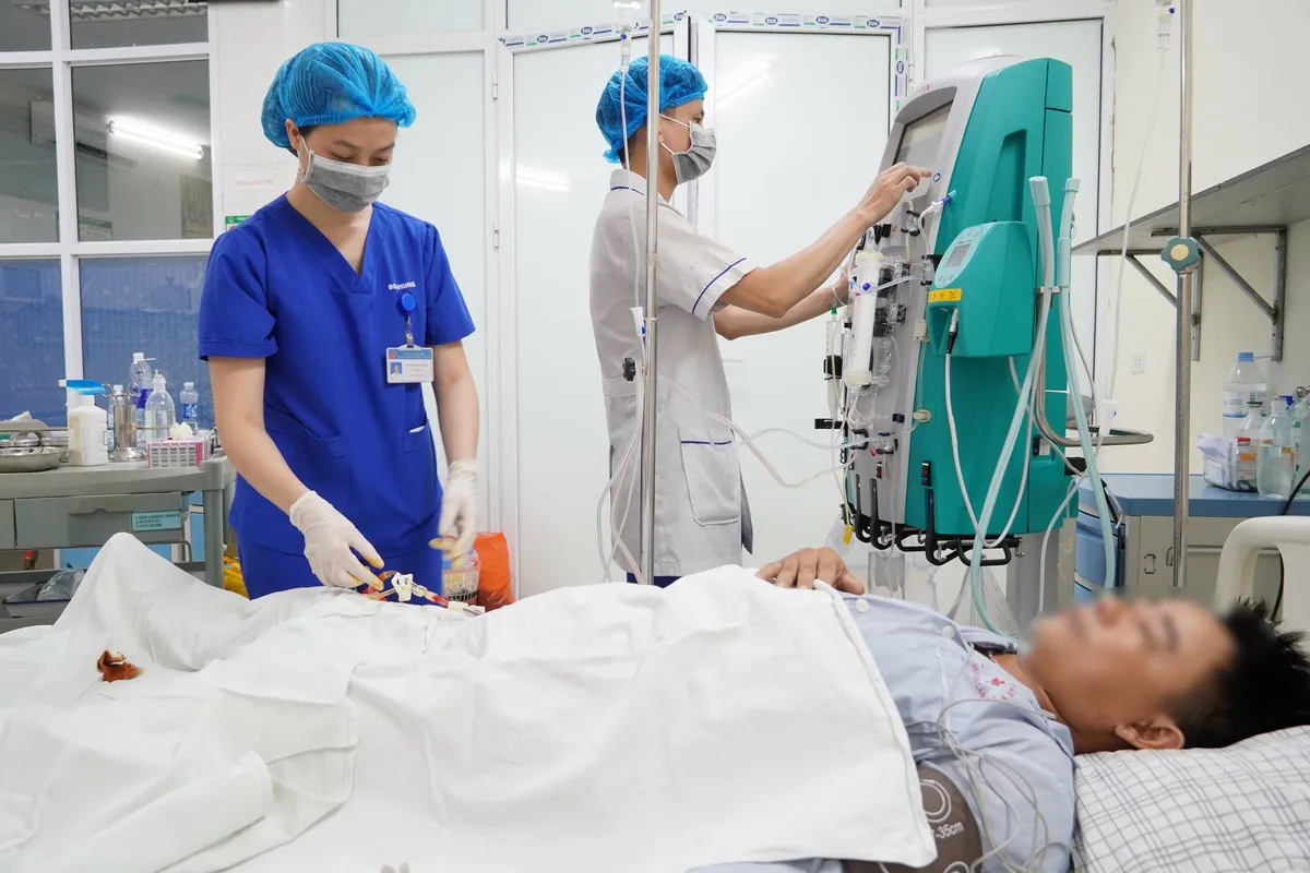 Mỡ máu tăng hơn 40 lần, phải nhập viện cấp cứu vì viêm tụy cấp - Ảnh 1.