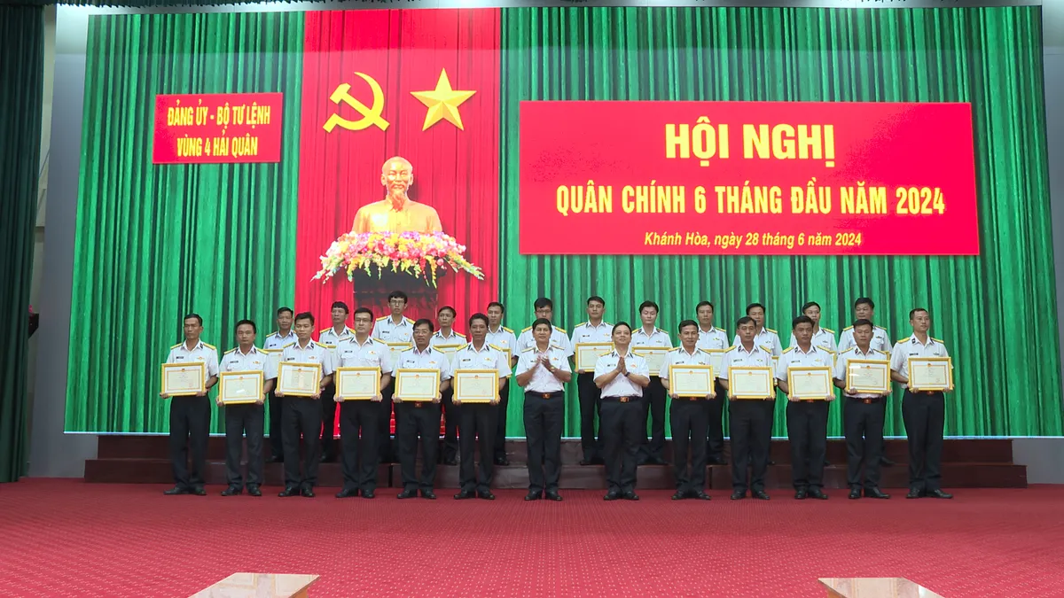 X&acirc;y dựng đơn vị vững mạnh to&agrave;n diện, mẫu mực, ti&ecirc;u biểu - Ảnh 7.