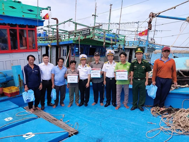 X&acirc;y dựng đơn vị vững mạnh to&agrave;n diện, mẫu mực, ti&ecirc;u biểu - Ảnh 5.