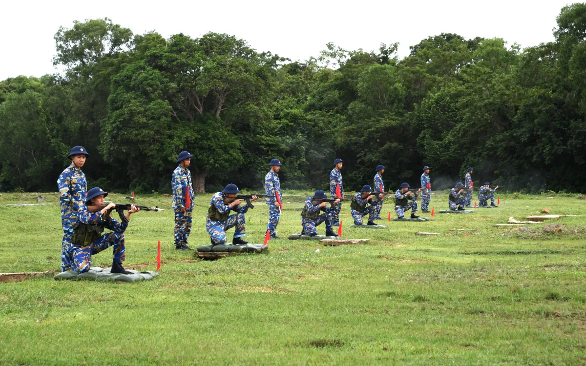 V&ugrave;ng 5 Hải qu&acirc;n kiểm tra bắn đạn thật s&uacute;ng bộ binh năm 2024 - Ảnh 2.