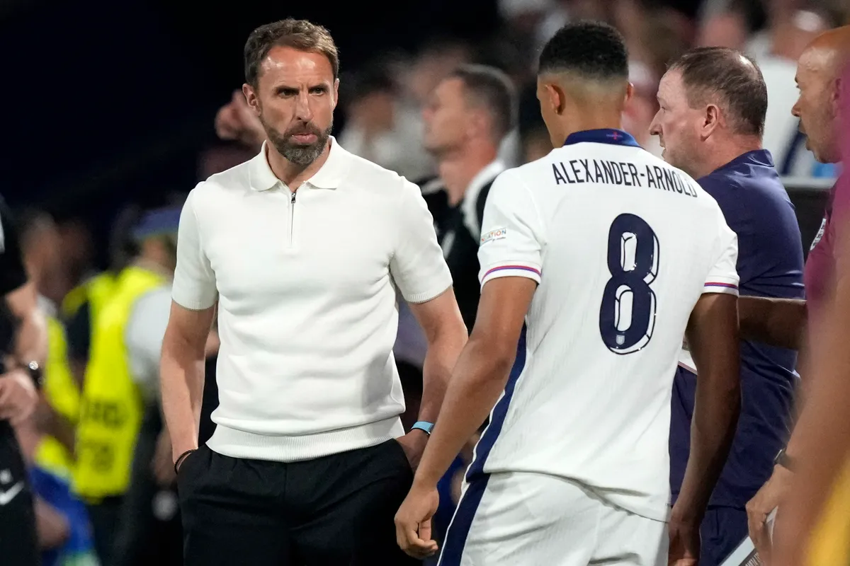Bellingham so sánh bàn thắng của mình với siêu phẩm của Ronaldo - Ảnh 2.
