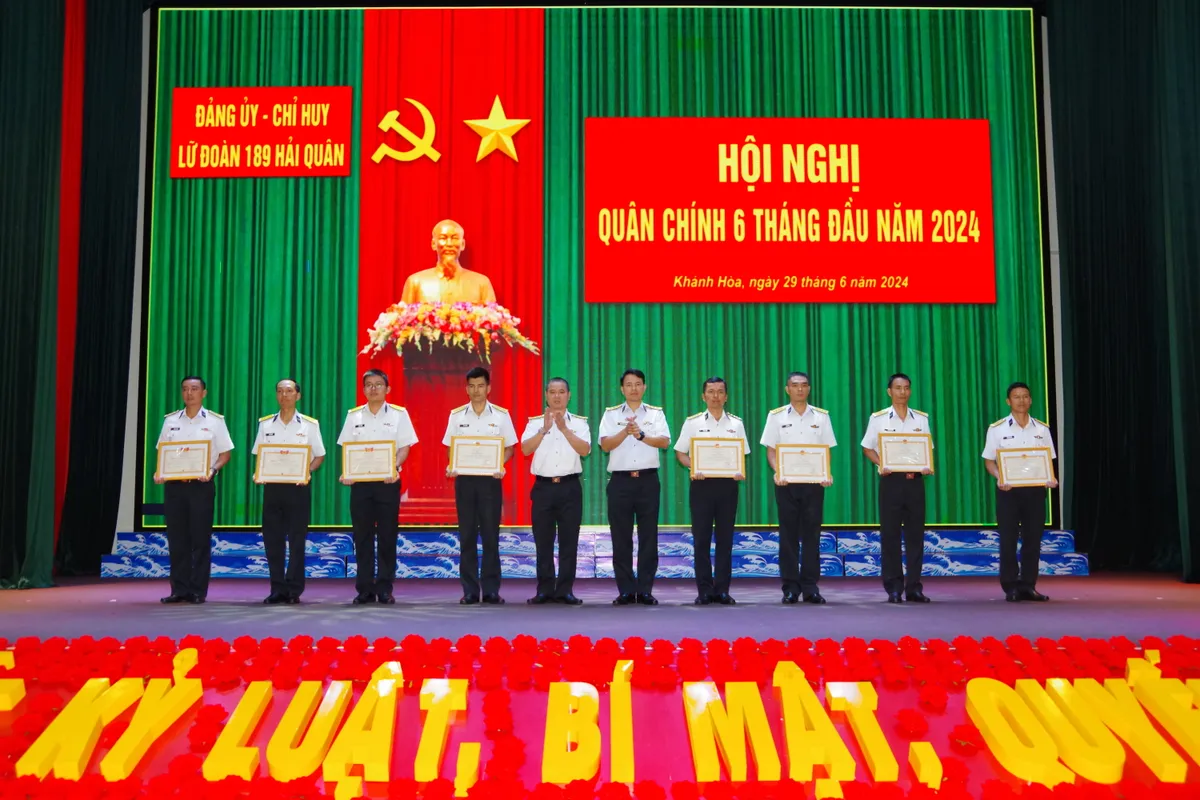 Lữ đo&agrave;n 189 Hải qu&acirc;n ho&agrave;n th&agrave;nh xuất sắc nhiệm vụ 6 th&aacute;ng đầu năm 2024 - Ảnh 3.