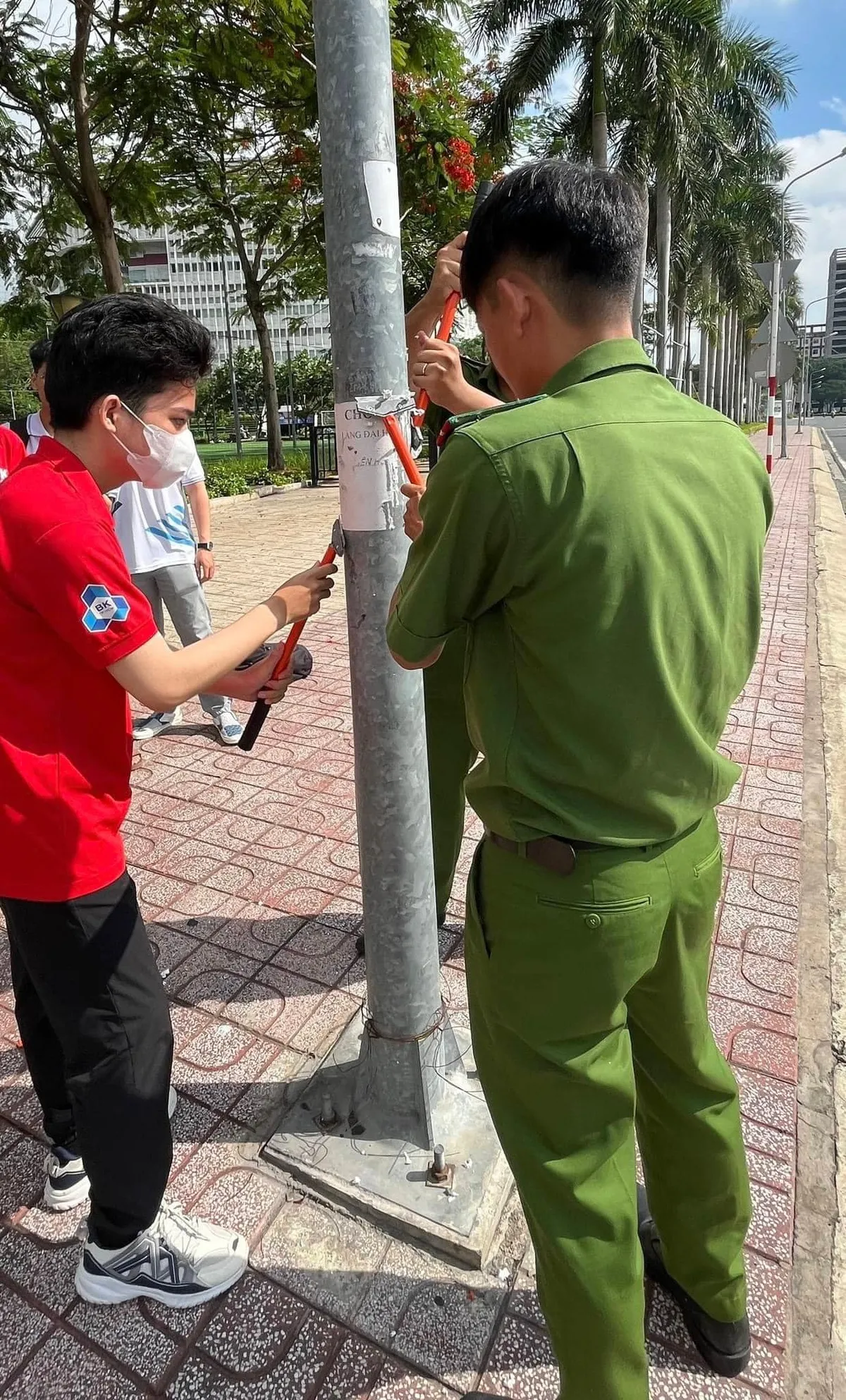 Nhiều hoạt động ý nghĩa tại Ngày hội chiến sĩ tình nguyện xây dựng đô thị “Xanh - sạch đẹp - văn minh - an toàn” - Ảnh 4.