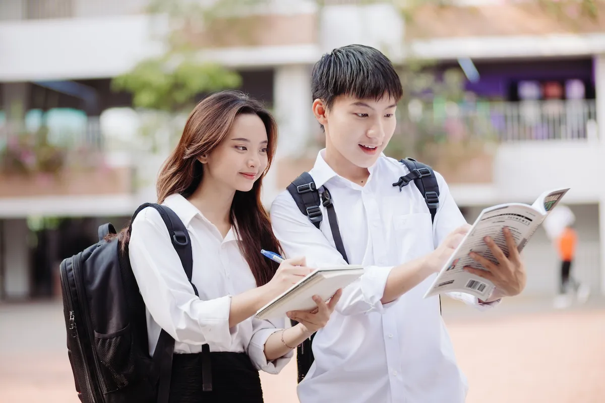 Bộ GDĐT làm rõ đề xuất đào tạo thạc sĩ tập trung toàn thời gian - Ảnh 1.