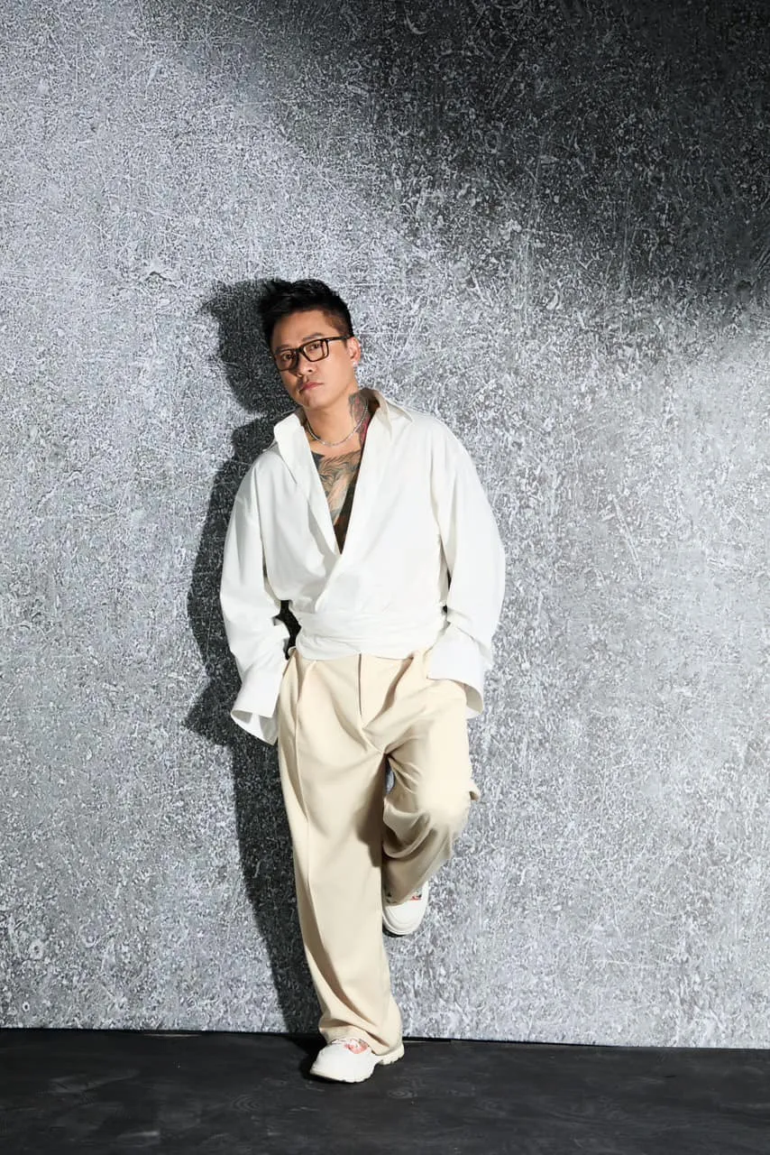 Diễn vi&ecirc;n Hương Giang th&acirc;n mật b&ecirc;n bạn trai, Tuấn Hưng ra b&agrave;i mới c&ugrave;ng Khắc Việt - Ảnh 2.