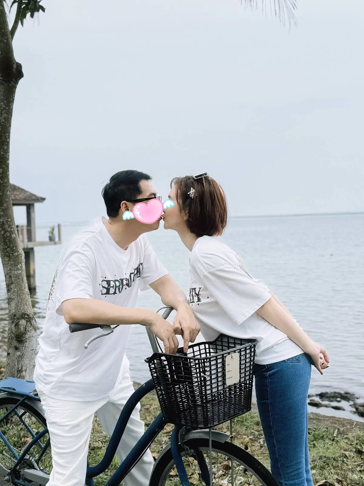 Diễn vi&ecirc;n Hương Giang th&acirc;n mật b&ecirc;n bạn trai, Tuấn Hưng ra b&agrave;i mới c&ugrave;ng Khắc Việt - Ảnh 1.