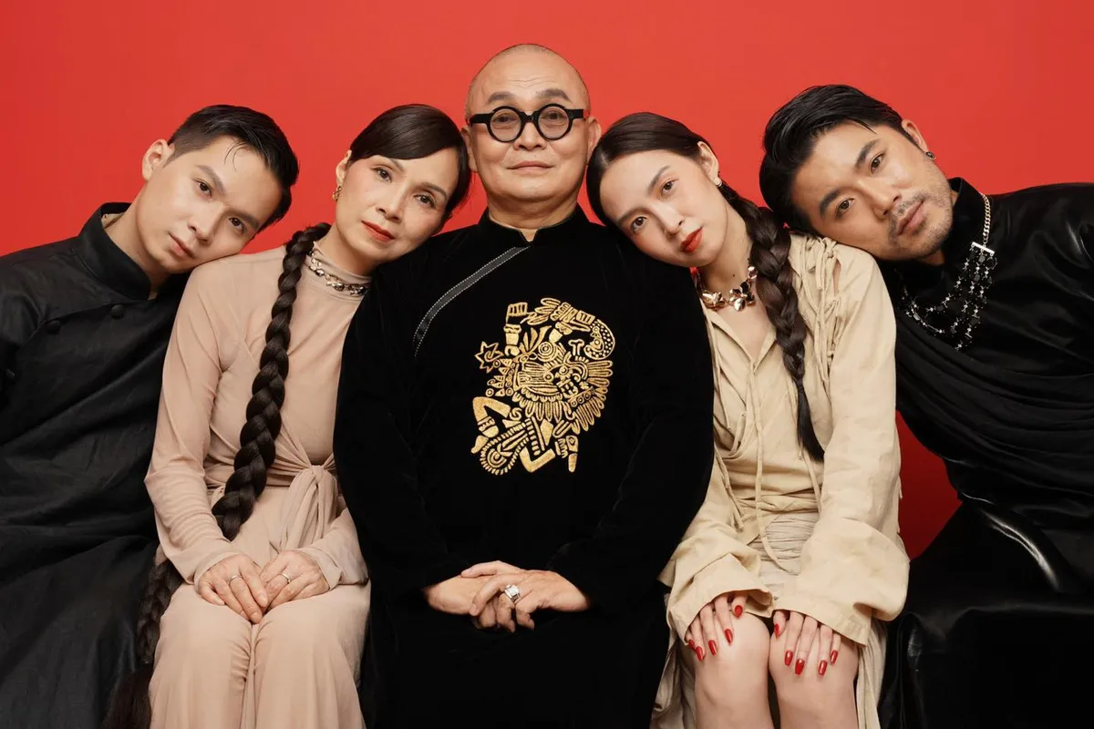 Diễn vi&ecirc;n Hương Giang th&acirc;n mật b&ecirc;n bạn trai, Tuấn Hưng ra b&agrave;i mới c&ugrave;ng Khắc Việt - Ảnh 4.