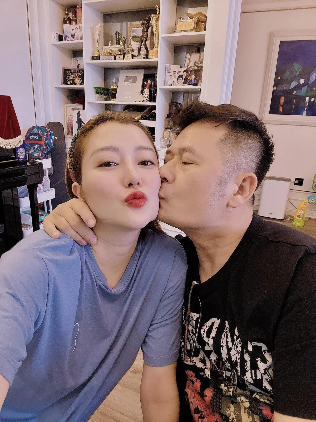 Diễn vi&ecirc;n Hương Giang th&acirc;n mật b&ecirc;n bạn trai, Tuấn Hưng ra b&agrave;i mới c&ugrave;ng Khắc Việt - Ảnh 6.